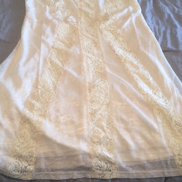 New Hem and Thread Ivory dress - Picture 4 of 7